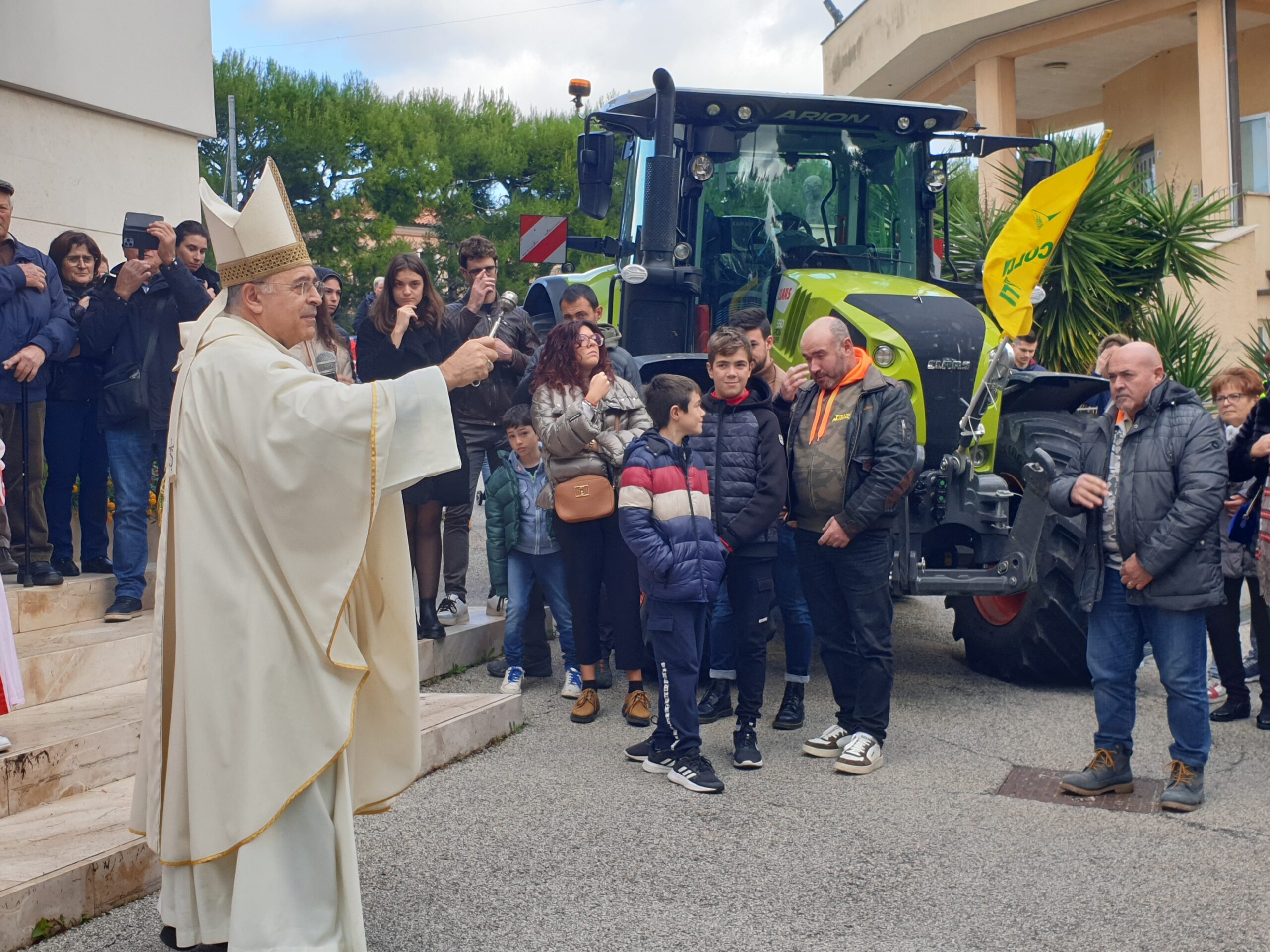 Giornata del ringraziamento: raduno e benedizione dei mezzi agricoli