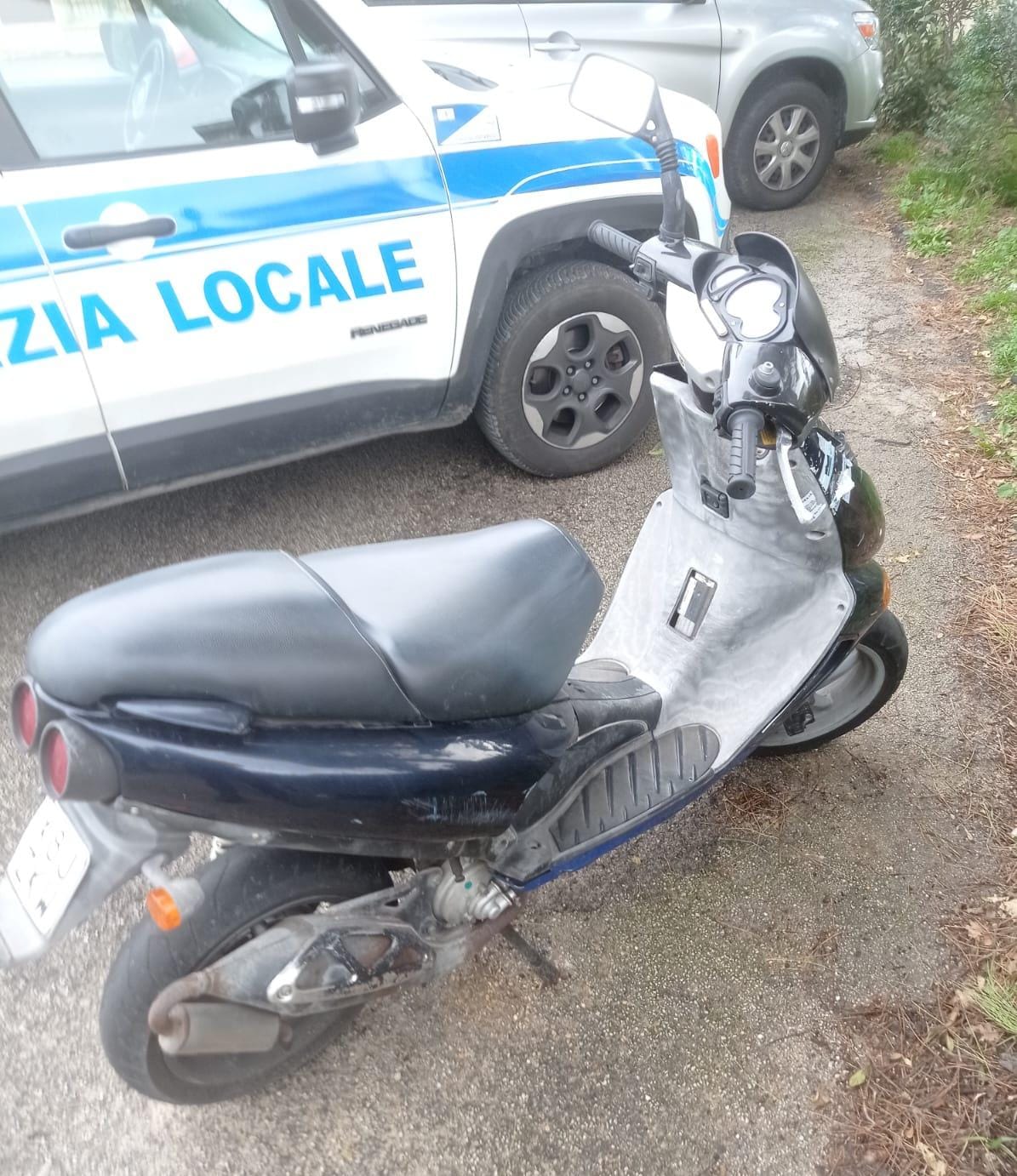 Danneggiamento aggravato e furto, la Polizia Locale individua i colpevoli e restituisce la refurtiva